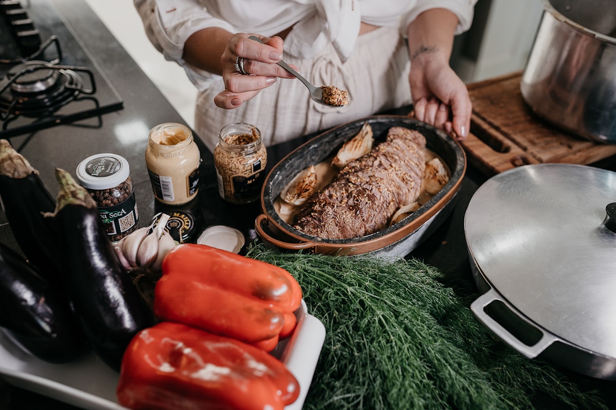 Bowl de acaí con ingredientes para mejorar concentración